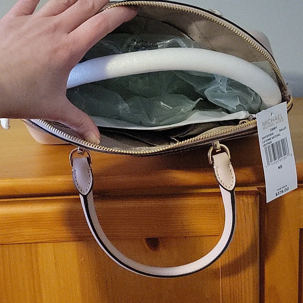 Michael Kors Large Dome Satchet Leather - Picture 4 of 4
